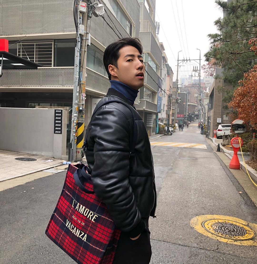 BBYB | 비비와이비 [@dongwonbin] Tartan Unisex Tote Bag (Red)