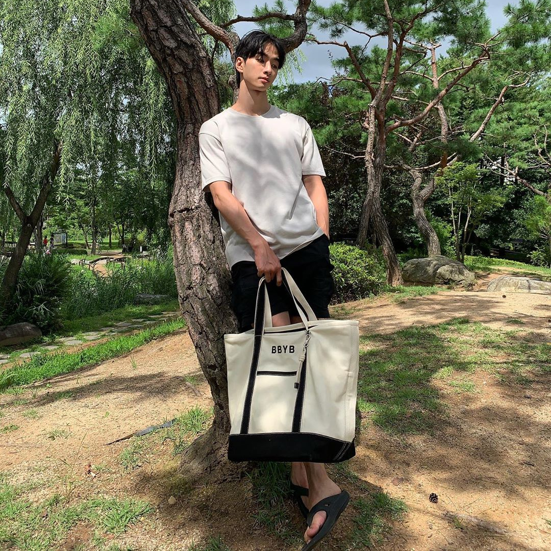 BBYB | 비비와이비 [@taeebal] Tropical Market Bag (Extra-large) Black