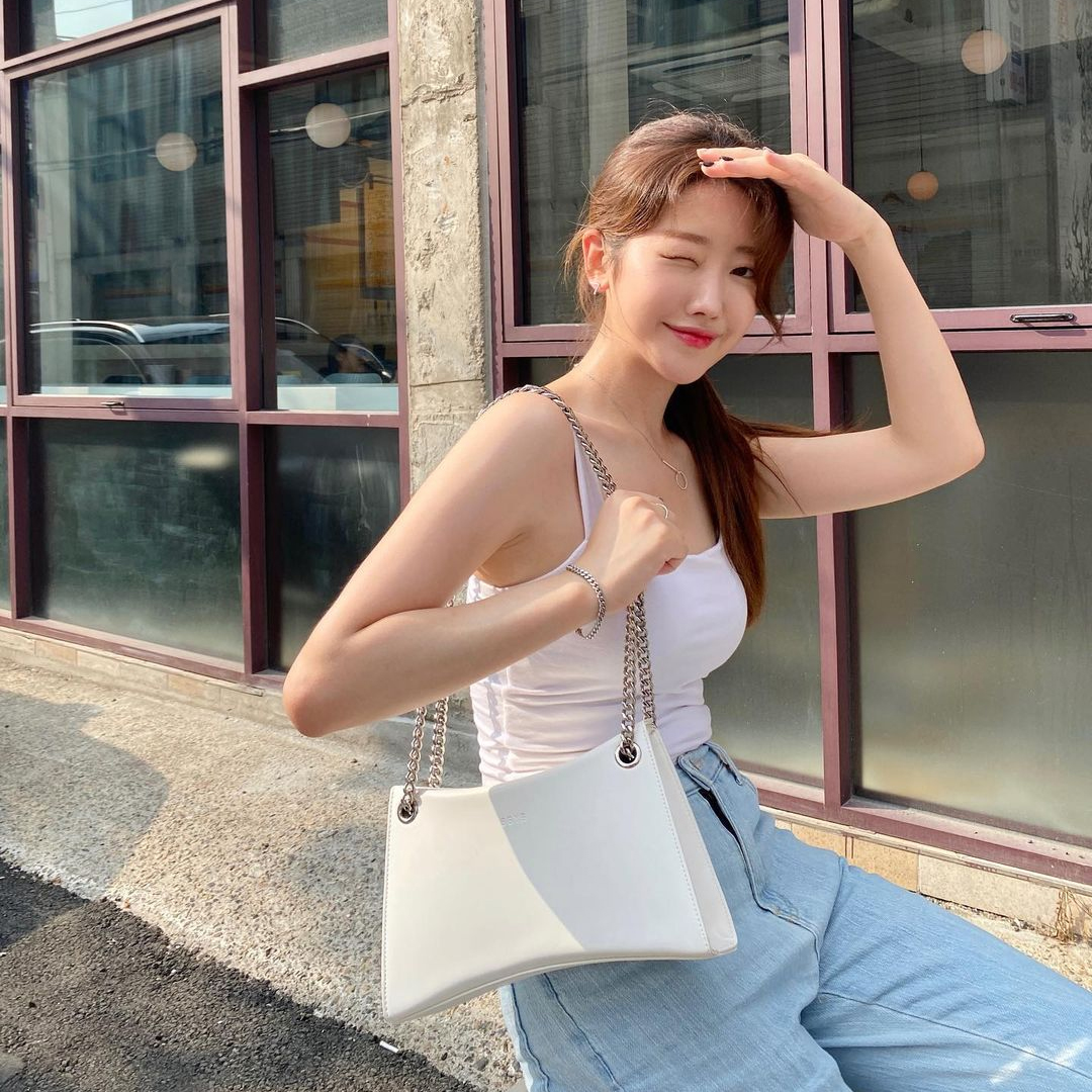 BBYB | 비비와이비 [@yenal0g] Nicke Chain Shoulder Bag (Titanium White)