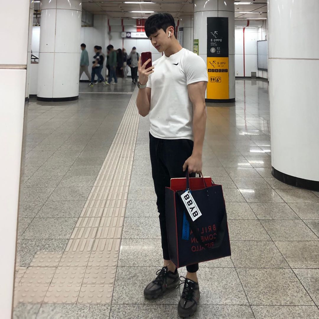 BBYB | 비비와이비 [@jihoo_ahn] MARCE Unisex Tote Bag (Peony Navy)
